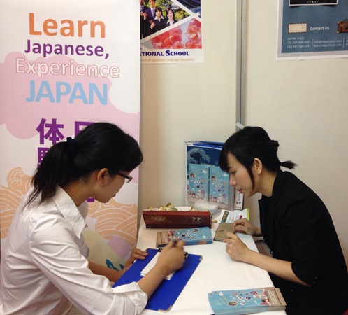 <br />Rất nhiều học sinh Việt đến hội thảo tìm hiểu thông tin về các trường ĐH,CĐ Nhật Bản<br />